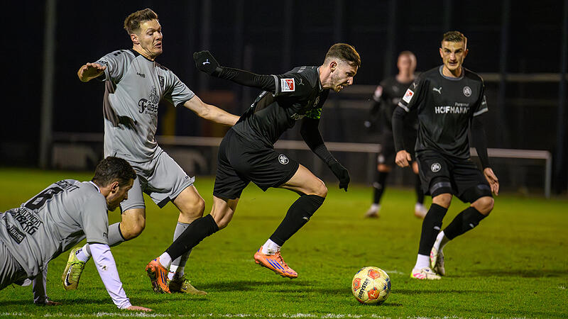 Zwei Urgesteine unter sich: Tobias Linz (links) und der FC Eintracht Bamberg mussten gegen Zweitligist F&uuml;rth um Kapit&auml;n Branimir Hrgota vor allem gut verteidigen.
