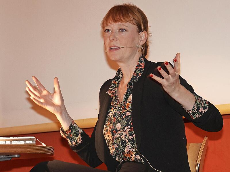 Susanne G&ouml;tze bei ihrer Lesung in Coburg.