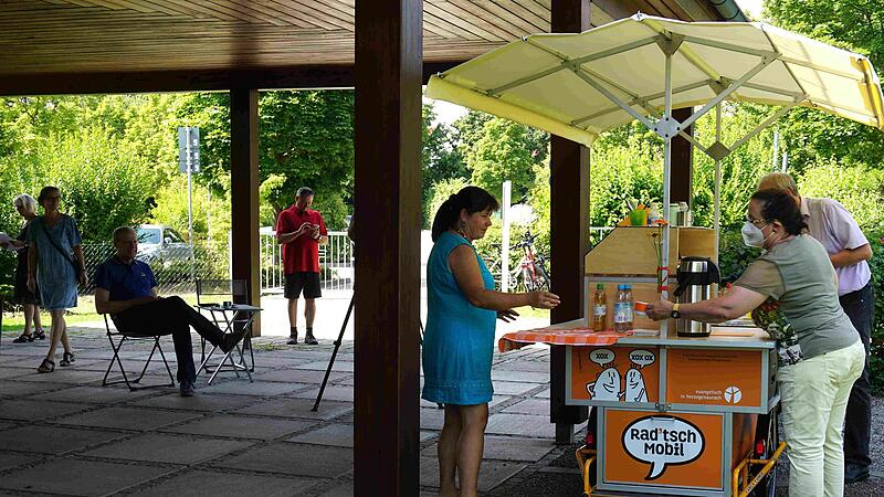 Das Rad´tsch-Mobil rollt los: Das Radcafé war schon am ersten Tag erfolgreich.