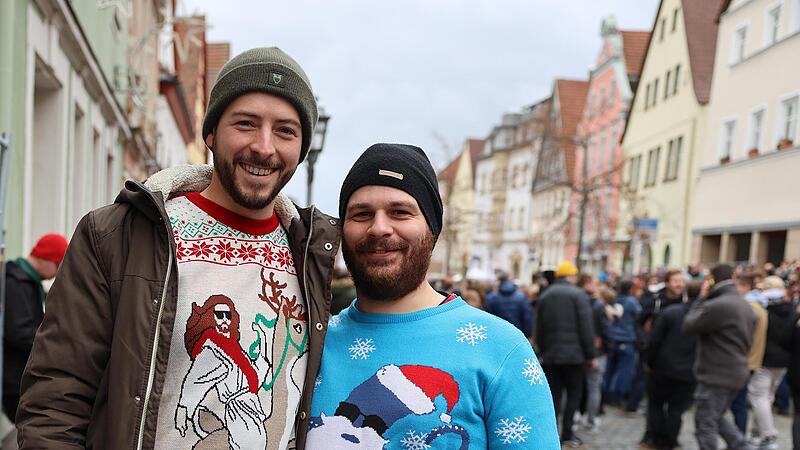 Die Weihnachtspullis von Jan Hacker und Michael Mirz waren einfach eine Augenweide. Auf einem reitet Jesus ein Rentier, auf dem anderen ist ein wirklich cooler Nikolaus zu sehen. Im n&auml;chsten Jahr wollen beide mit dem Nachwuchs kommen &ndash; denn beide ...