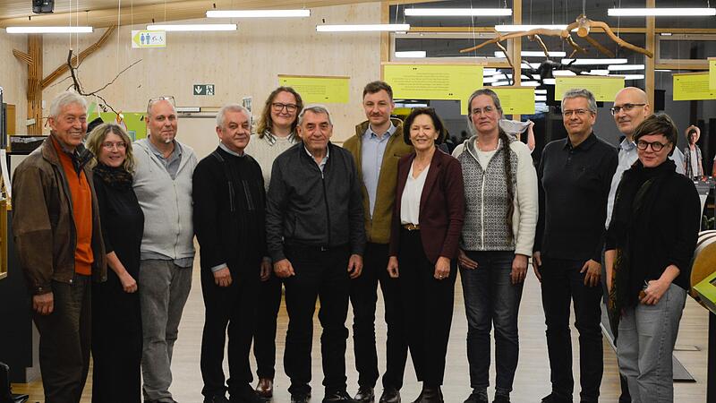 Die Beiratsmitglieder mit den beiden Sprechern Otto H&uuml;nnerkopf (links) und Oskar Ebert (6.v.l.)