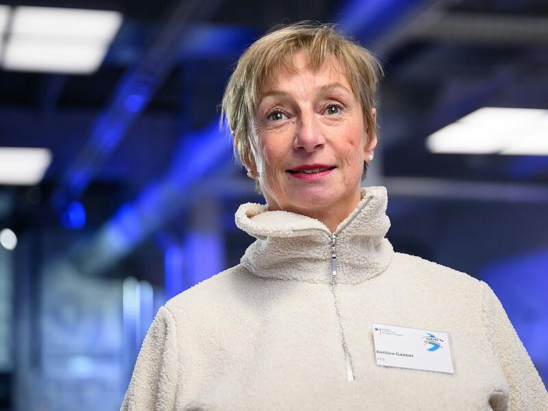 Bettina Gaebel, ehrenamtlich im Planungsteam, hält die Beteiligung von Bürgerinnen und Bürgern ohne wissenschaftlichen Hintergrund bei der Endlagersuche für wichtig. Bettina Gaebel, ehrenamtlich im Planungsteam, hält die Beteiligung von Bürgerinnen und Bürgern ohne wissenschaftlichen Hintergrund bei der Endlagersuche für wichtig.