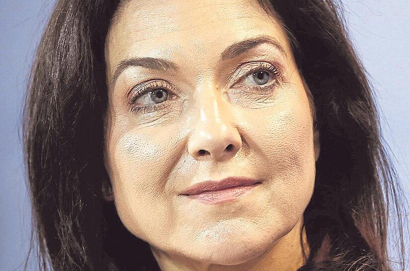 Wirtschaftsministerin Katherina Reiche spricht sich dafür aus, die Pendler wegen der enormen Spritpreise mit einer höheren Pendlerpauschale zu entlasten. Wirtschaftsministerin Katherina Reiche spricht sich dafür aus, die Pendler wegen der enormen Spritpreise mit einer höheren Pendlerpauschale zu entlasten.