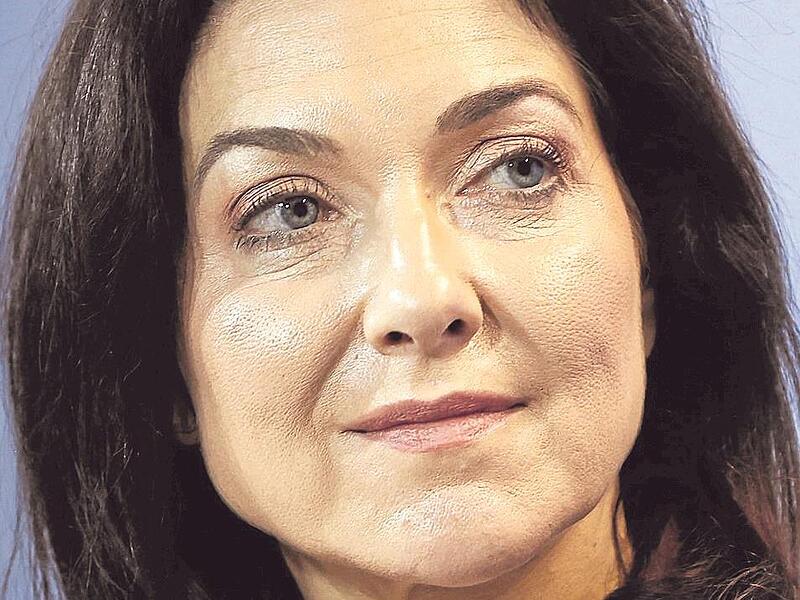 Wirtschaftsministerin Katherina Reiche spricht sich daf&uuml;r aus, die Pendler wegen der enormen Spritpreise mit einer h&ouml;heren Pendlerpauschale zu entlasten.