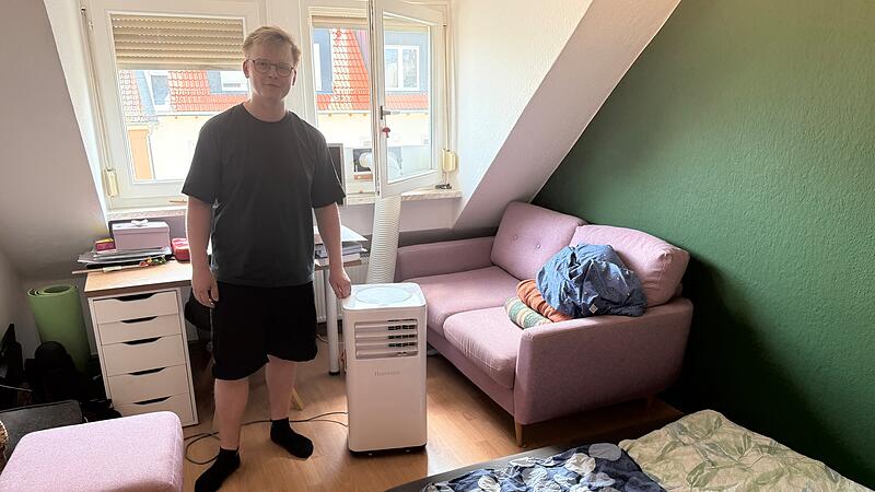 Der Bamberger Jonas Lange kann es in seiner Dachgeschosswohnung kaum aushalten. &Uuml;ber 30 Grad Zimmertemperatur sind hier im Sommer normal.