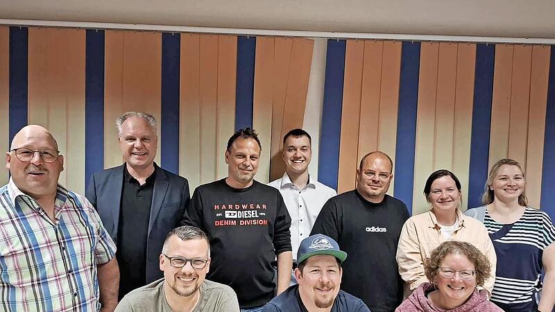 Unser Bild zeigt (hinten, von links): Werner Herterich, Christian H&ouml;fler, Steffen M&uuml;ller, Paul H&ouml;fler, Alexander Stahl, Corinna Meder und Carolin Hanft sowie (vorne) Florian Wilm (2. Vorsitzender), Dominik Herterich (1.Vorsitzender) und Melanie Sc...