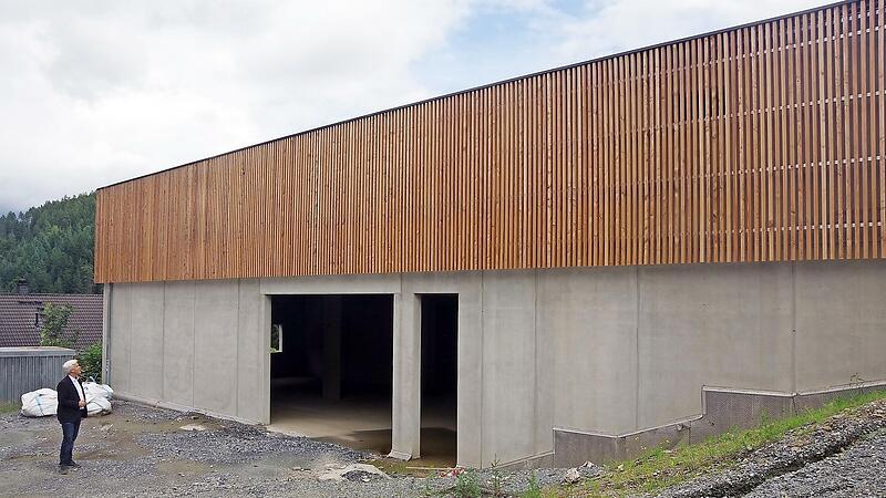 Aufgrund von fehlendem Material kommt es aktuell zu Bauverz&ouml;gerungen bei der entstehenden Parkscheune in Lauenstein.