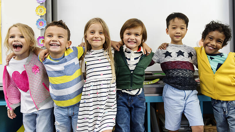Kinder ziehen in Interimsgebäude um. Kinder ziehen in Interimsgebäude um.