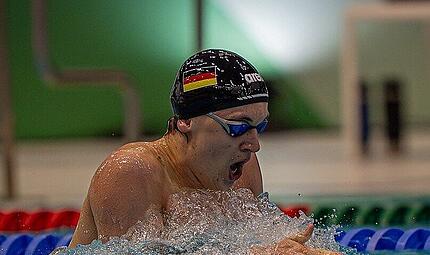 Der sehbehinderte Harsdorfer Schwimmer Kimi Br&uuml;ckner wurde in Berlin vierfacher deutscher Meister.