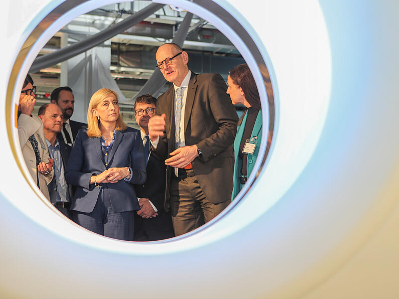 Bernd Montag bei der Er&ouml;ffnung des HEP-Centers in Forchheim, gemeinsam mit Bundesgesundheitsministerin Nina Warken