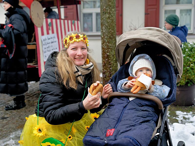 Trotz Schneefall herrschte beim Kinderfaschingsumzug in Ro&szlig;dorf eine super Stimmung.