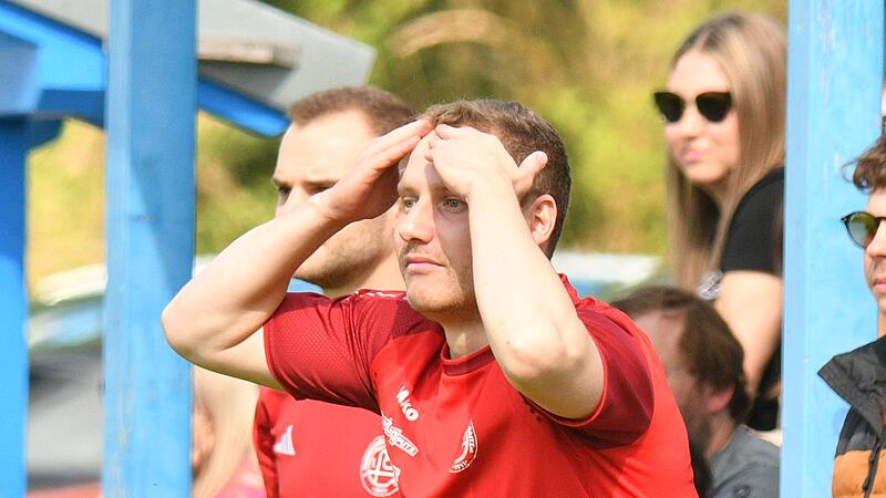 Trainer Adrian Kremer muss mit seinem FC Marktgraitz in der Relegation nachsitzen..