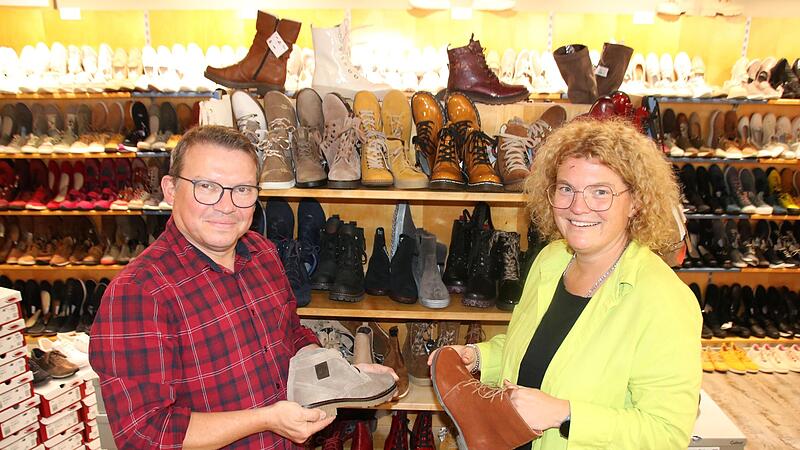 Sandra und Johannes Heinkelmann f&uuml;hren das traditionsreiche Staffelsteiner Schuhgesch&auml;ft in dritter Generation.