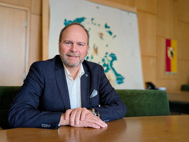 Bürgermeister Bernd Reisenweber im Rathaus Ebersdorf bei Coburg