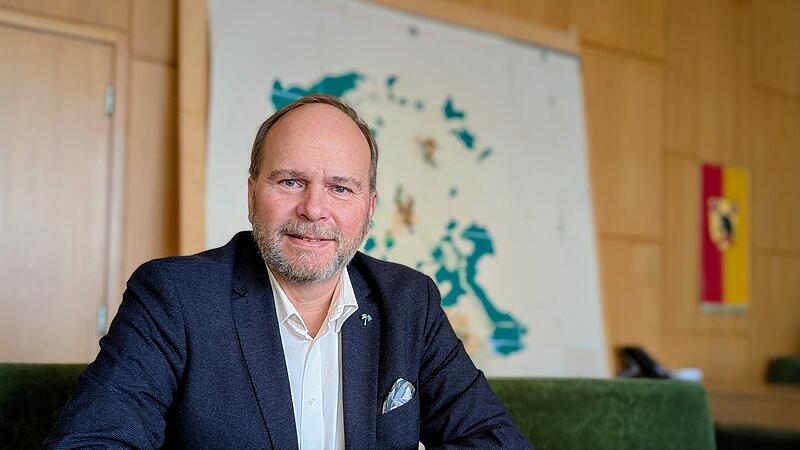 B&uuml;rgermeister Bernd Reisenweber im Rathaus Ebersdorf bei Coburg