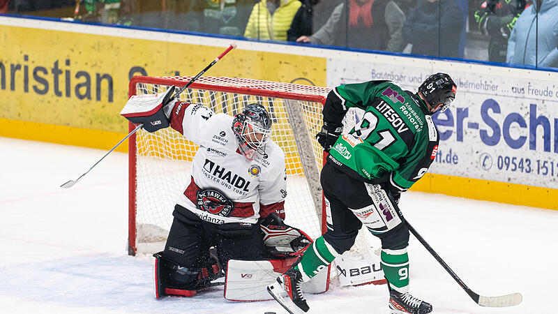 Diese Szene wird es in der kommenden Saison wom&ouml;glich nicht mehr geben: Die Passau Blackhawks wollen sich, wenn innerhalb von zwei Wochen kein neuer Sponsor oder Geldgeber gefunden wird, aus der Oberliga S&uuml;d zur&uuml;ckziehen.