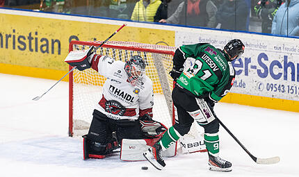 Diese Szene wird es in der kommenden Saison wom&ouml;glich nicht mehr geben: Die Passau Blackhawks wollen sich, wenn innerhalb von zwei Wochen kein neuer Sponsor oder Geldgeber gefunden wird, aus der Oberliga S&uuml;d zur&uuml;ckziehen.