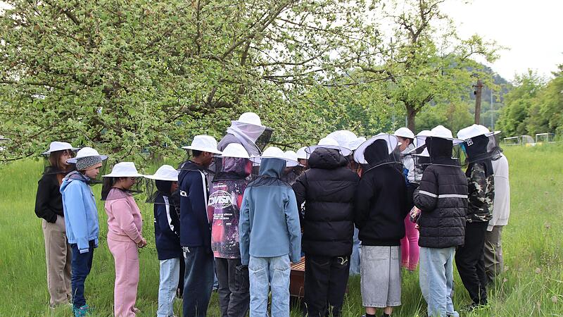 Die Klasse 5a in voller Schutz-Ausr&uuml;stung.