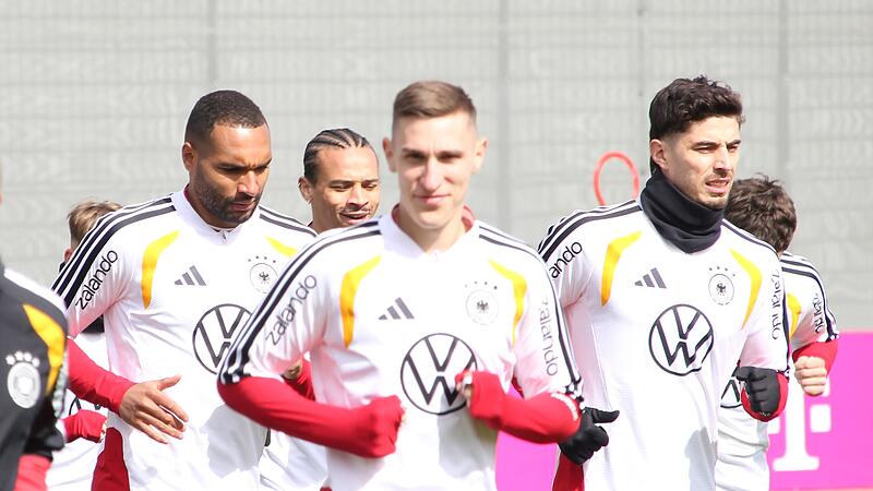 Leroy San&eacute; (hinten Mitte) geh&ouml;rt auch wieder zum Aufgebot des deutschen Teams.