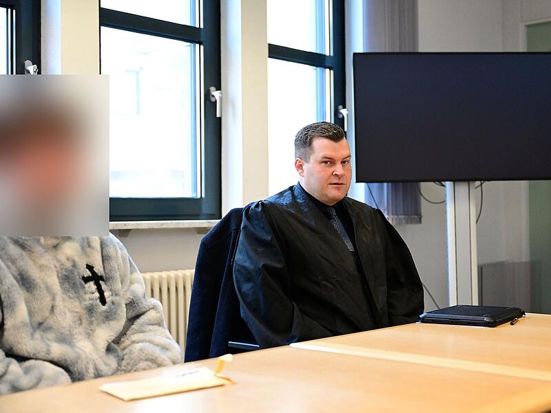 Der Angeklagte und sein Strafverteidiger Klaus Neukam aus Bamberg