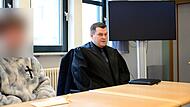 Der Angeklagte und sein Strafverteidiger Klaus Neukam aus Bamberg