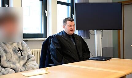Der Angeklagte und sein Strafverteidiger Klaus Neukam aus Bamberg