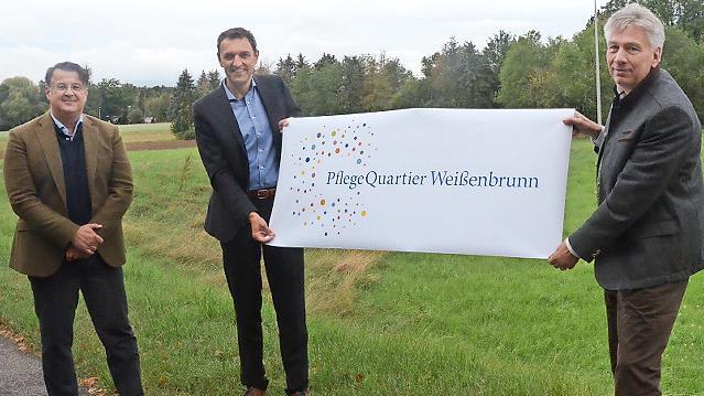 Andreas Skoberne (links) und Andreas Förner (rechts) von der Pflegequartier Weißenbrunn Beteiligungs-GmbH hatten bereits im September 2020 Bürgermeister Jörg Neubauer ihr Vorhaben vorgestellt. Andreas Skoberne (links) und Andreas Förner (rechts) von der Pflegequartier Weißenbrunn Beteiligungs-GmbH hatten bereits im September 2020 Bürgermeister Jörg Neubauer ihr Vorhaben vorgestellt.