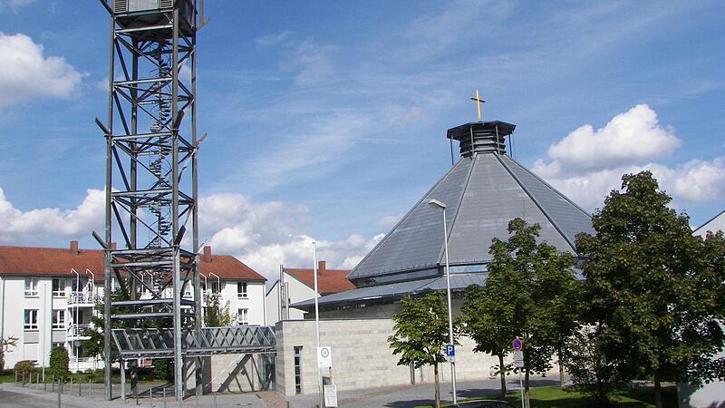 Die St.-Otto-Kirche in Herzogenaurach ist ein oktogonaler Zentralbau.