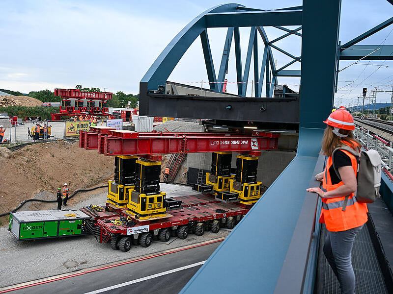 Forchheim A73 Br&uuml;ckenverschiebungEinschub Eisenbahnbr&uuml;cke bei Forchheim