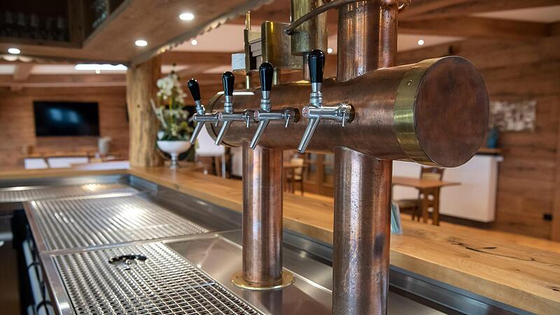 Das Bier fließt nicht in der Gastronomie - die staatliche Hilfe offenbar auch nicht. Symbolbild: Sina Schuldt/dpa