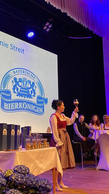 Melanie Streit in ihrem ElementMelanie Streit Bierkönigin