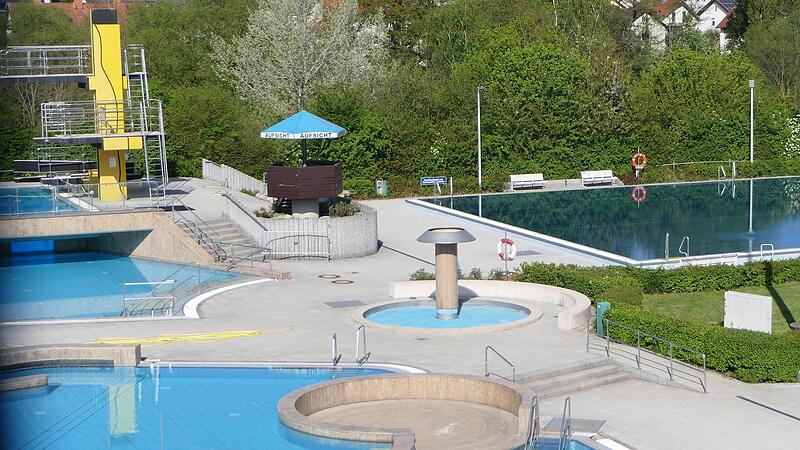 &bdquo;Sorgenkind&ldquo; der Stadt Ha&szlig;furt ist das Freizeitzentrum mit Freibad (Foto) und Eishalle, das im Jahr 2020 einen Verlust in H&ouml;he von 1,9 Millionen Euro eingefahren hat.