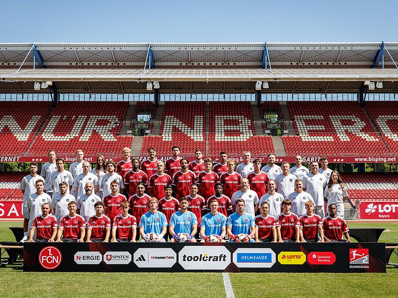 Fu&szlig;ball: 2. Bundesliga, Mannschaftsfoto 1. FC N&uuml;rnberg