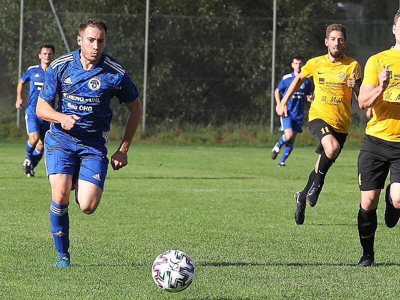 Seit Anfang September haben Nico Imhof (links) und der VfL M&uuml;rsbach nicht verloren - bis zum Spiel in Trunstadt an diesem Sonntag. Nun ist das Meisterrennen der Kreisklasse 1 Bamberg v&ouml;llig offen.