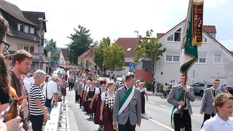 Viele Gruppen und Vereine waren am Umzug beteiligt.Forchheim & Fränkische Schweiz Viele Gruppen und Vereine waren am Umzug beteiligt.Forchheim & Fränkische Schweiz