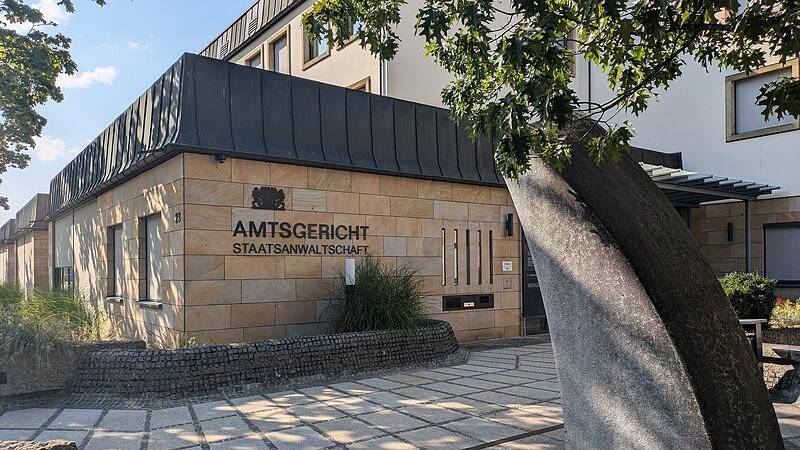 Nach bedrohlichen E-Mails und Familiendramen folgte f&uuml;r einen jungen Mann nun der Prozess am Amtsgericht in Erlangen.