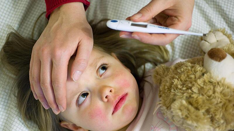 Bei hohem Fieber und Schmerzen wird Kindern seit Jahrzehnten meist Paracetamol-Saft verschrieben. Weil sich viele Hersteller aus der Produktion zur&uuml;ckgezogen haben, ist das Mittel in ganz Deutschland aktuell nicht lieferbar.