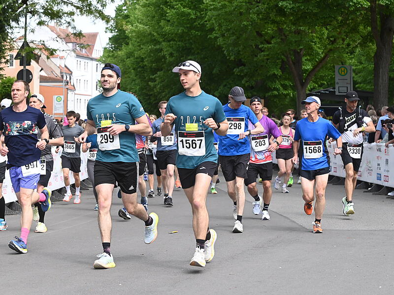 Weltkulturerbelauf 2025: Rund 3700 Athletinnen und Athleten nahmen de Halbmarathon, den Sparkassen-Lauf, in Angriff.