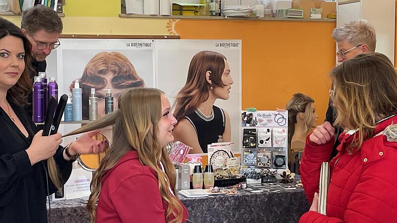 Den aktuellen Frisurentrend zeigte ein Friseurgesch&auml;ft aus Euerdorf