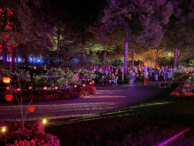 Rund 800 Besucher tanzten und feierten bei der Gartenparty im Kurpark von Bad Bocklet.