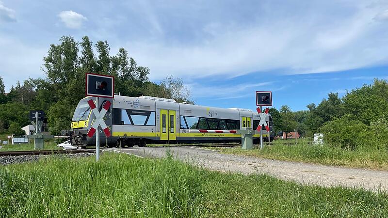Der Bahnübergang Weinbrücke soll geschlossen werden.