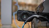 Nicht nur die Nachfrage nach Elektrofahrzeugen im Landkreis Haßberge boomt - auch der flächendeckende Ausbau von Elektro-Ladestationen geht stetig voran. Dabei ist es gar nicht so einfach, den Überblick über die verschiedenen öffentlichen Ladestationen zu behalten.