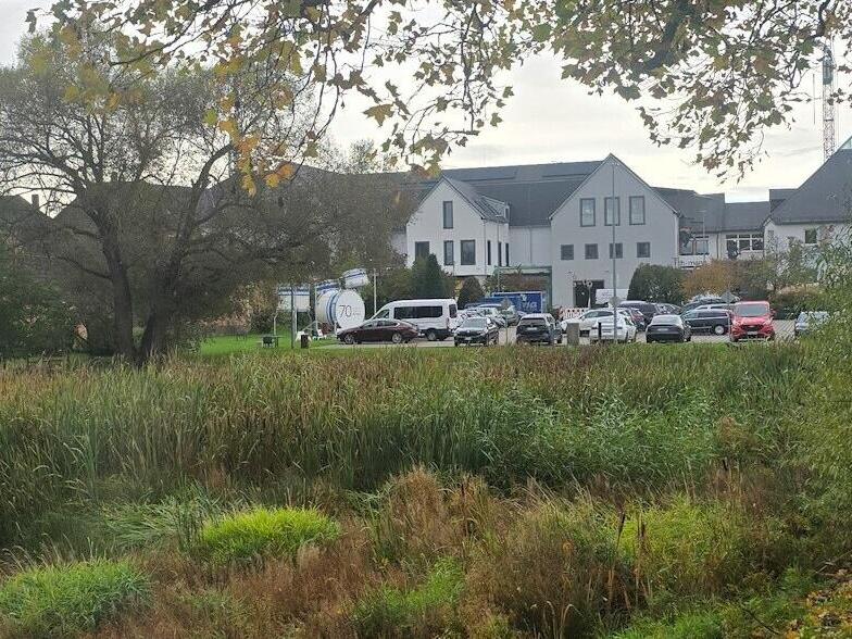 Auf dem Dorfweiher in Treppendorf soll eine schwimmende Seebühne in Form einer Gitarre entstehen.