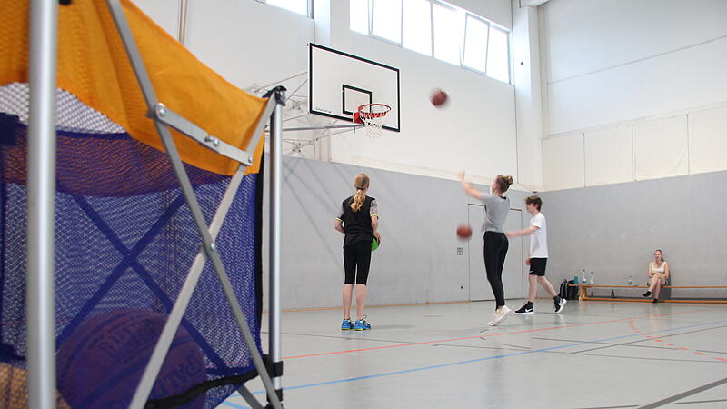 Unterm Basketball-Korb könnten bald auch Bands auftreten.Forchheim & Fränkische Schweiz Unterm Basketball-Korb könnten bald auch Bands auftreten.Forchheim & Fränkische Schweiz