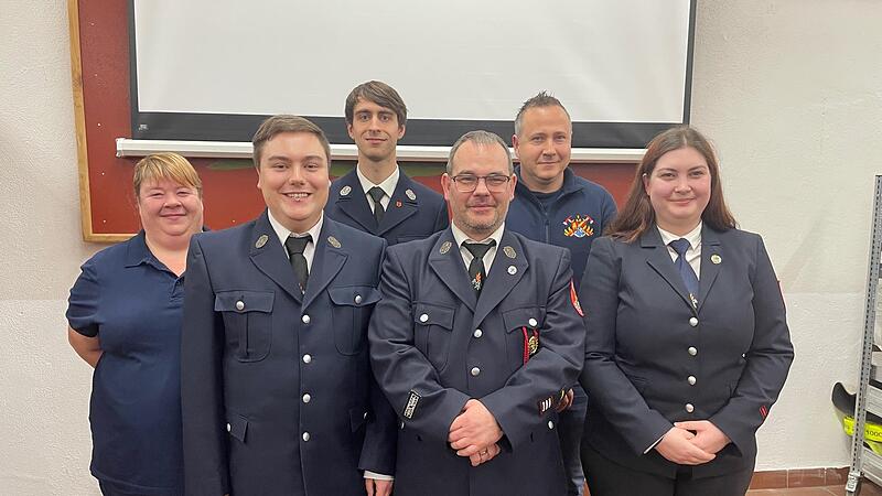 Ein junges Team führt in Zukunft die Freiwillige Feuerwehr Ramsthal: v. li. Andrea Grün (Kassiererin), Luca Kühnlein (2. Vorsitzender), Julian Schaub (Vorsitzender), Timo Stöber (Kommandant), Daniel Kübert (Vorsitzender) und Viktoria Kühnlein (Sch...