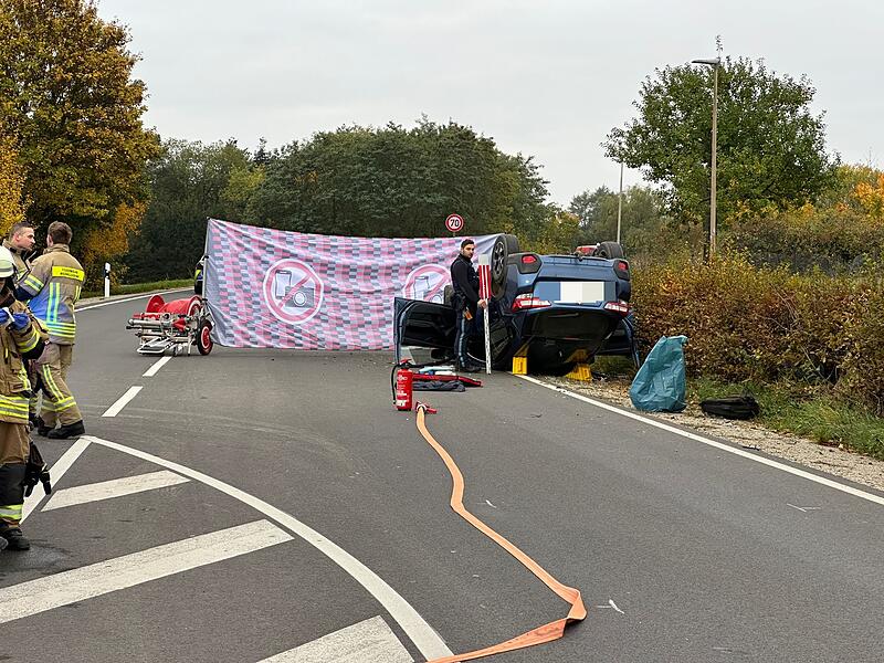 Bei einem Verkehrsunfall nahe Memmelsdorf ist ein Verkehrsteilnehmer am Donnerstag (16. Oktober 2025) ums Leben gekommen.