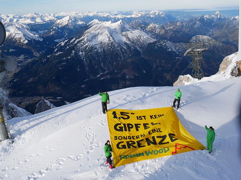 Protest von Robin Wood auf der Zugspitze