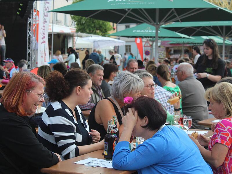 Das 5. Lichtenfelser Weinfest war von Anfang an gut besucht.