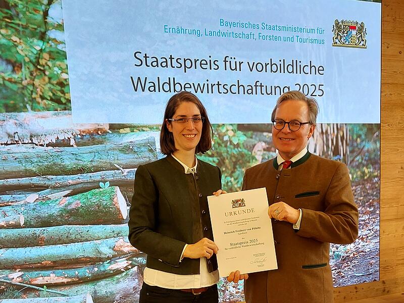 Verleihung des Staatspreises f&uuml;r vorbildliche Waldbewirtschaftung 2025Heinrich Freiherr von P&ouml;lnitz erhielt den Bayerischen Staatspreis f&uuml;r vorbildliche Waldwirtschaft