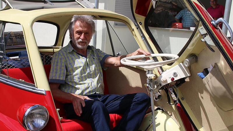 Arnold Morper in seiner Isetta 250